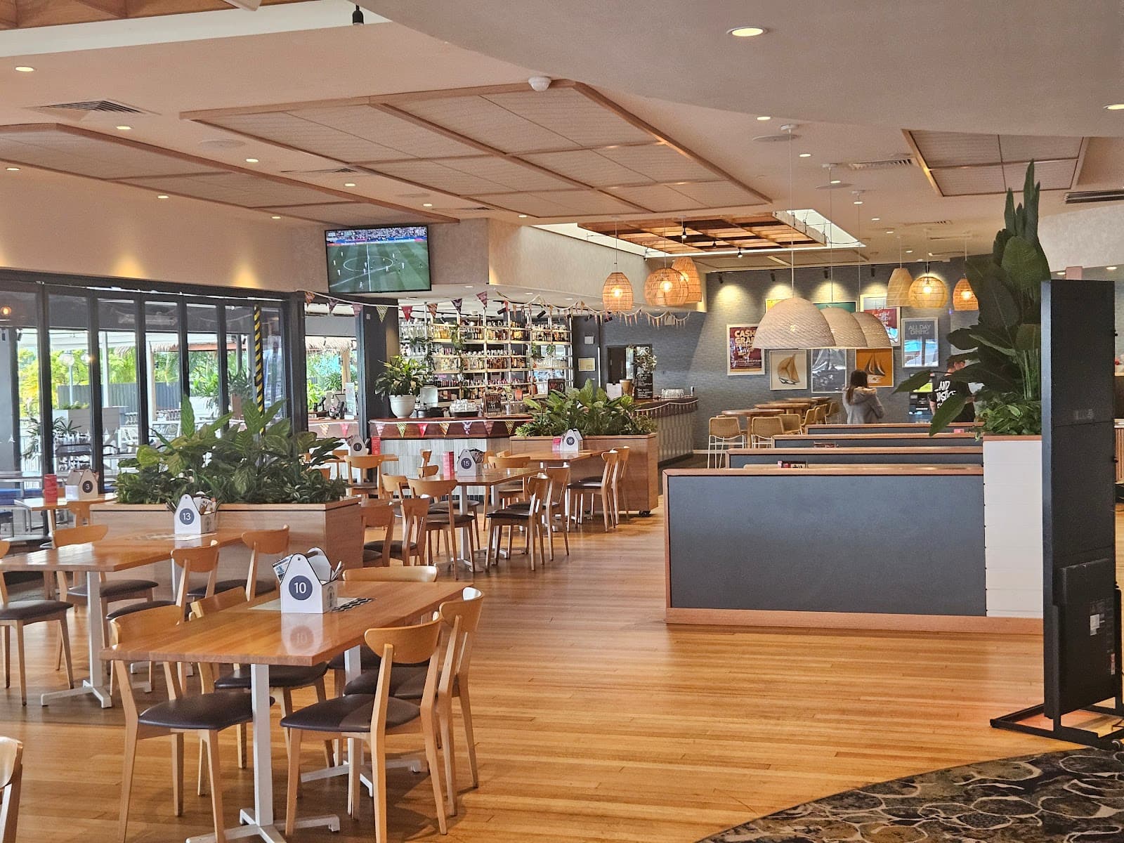 Kawana Waters Hotel — Kawana Waters, Sunshine Coast