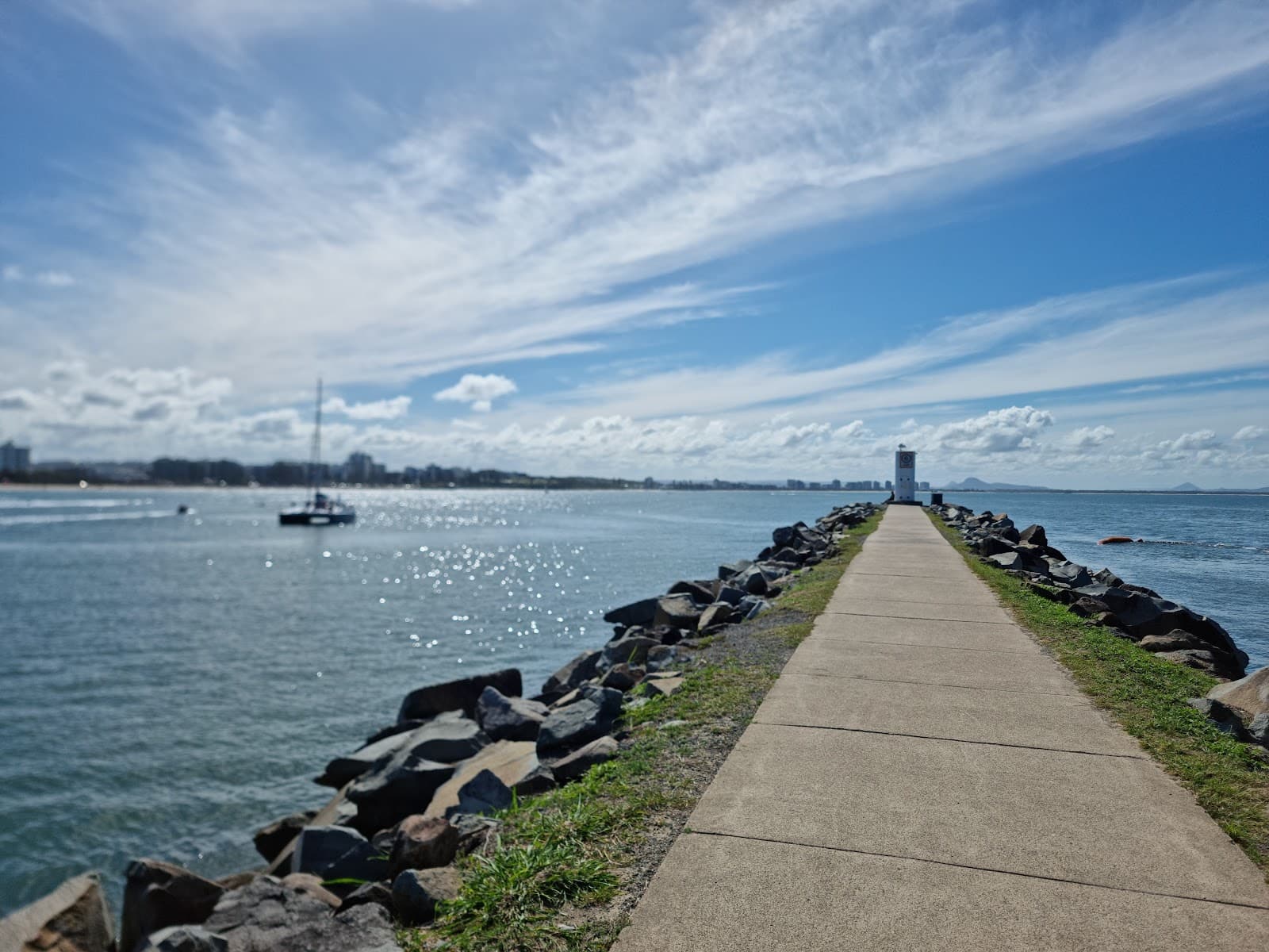 Rock wall Mooloolaba — Mooloolaba, Sunshine Coast