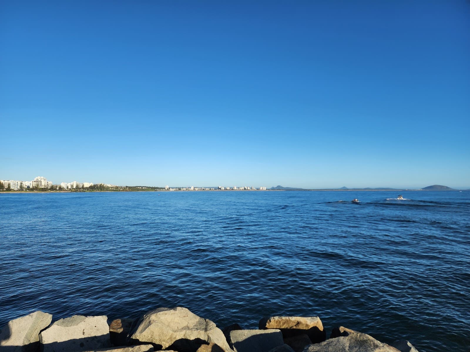 Rock wall Mooloolaba — Mooloolaba, Sunshine Coast