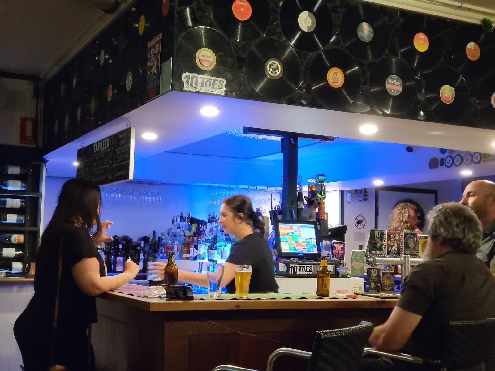 Finbar's Lounge Bar — Montville, Sunshine Coast