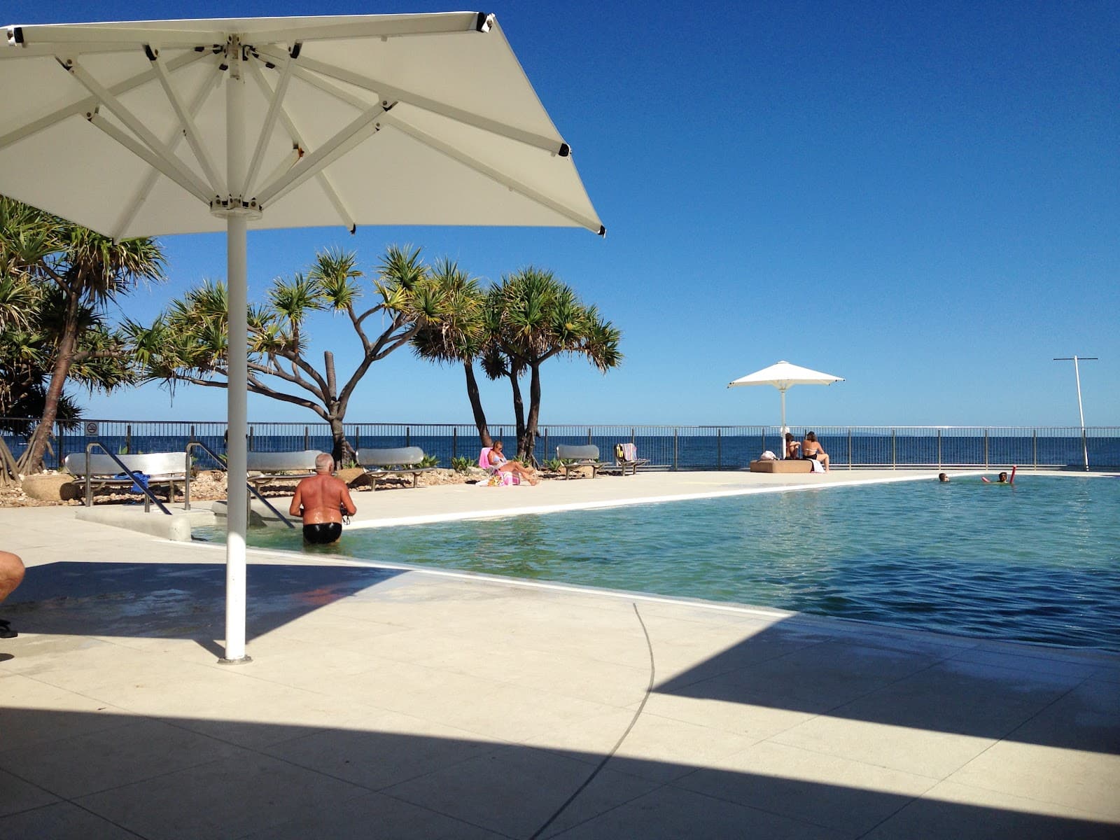 XYL Holiday Inn — Caloundra, Sunshine Coast