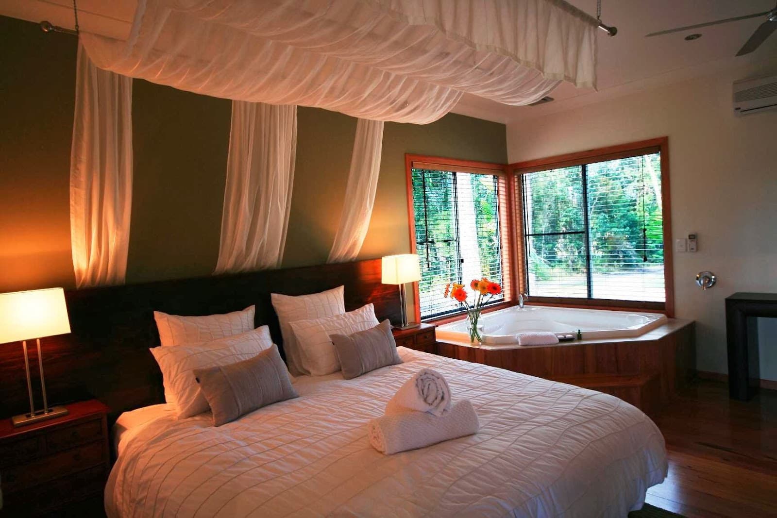 Lake Weyba Cottages — Peregian Beach, Sunshine Coast