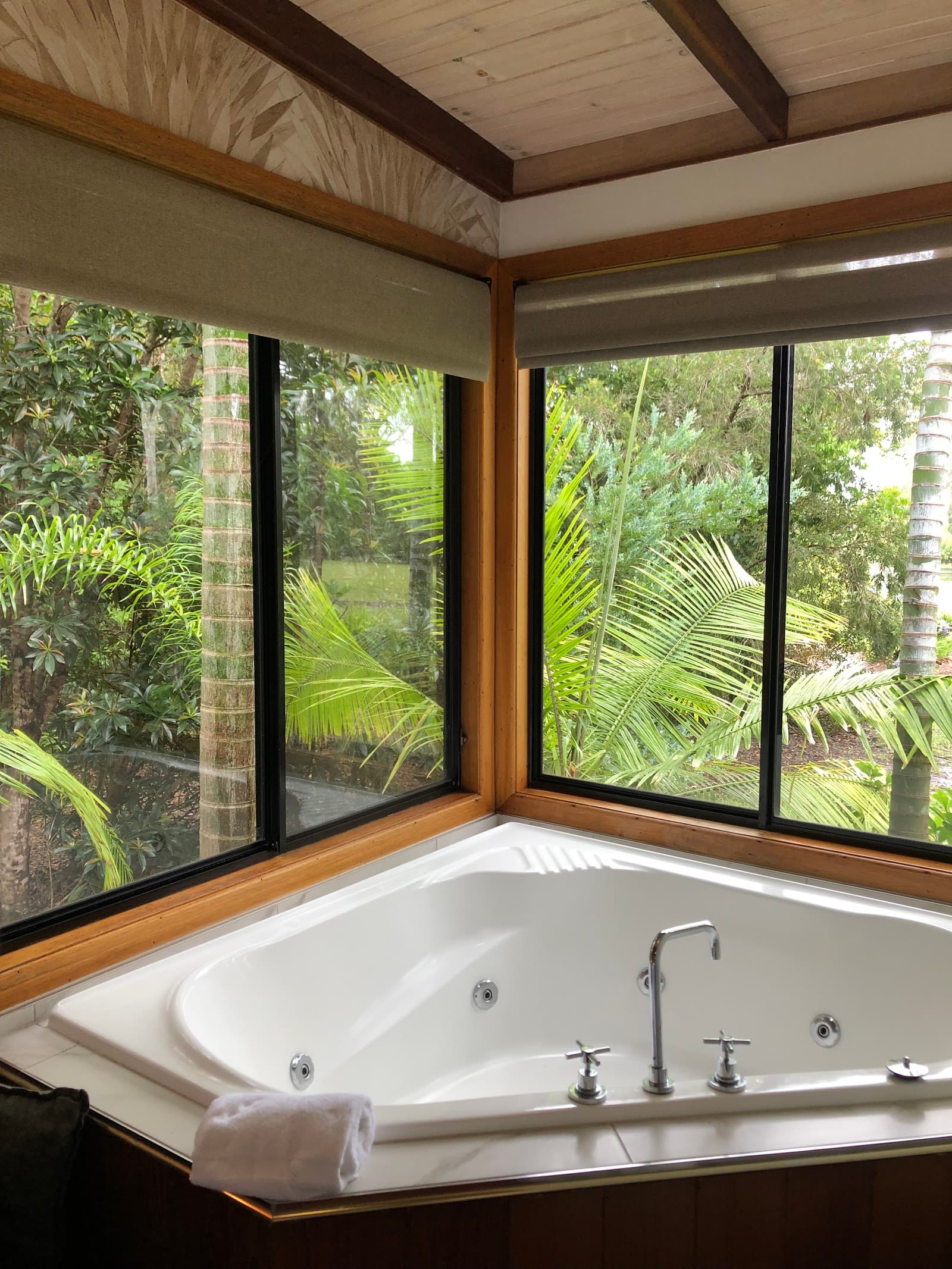 Lake Weyba Cottages — Peregian Beach, Sunshine Coast