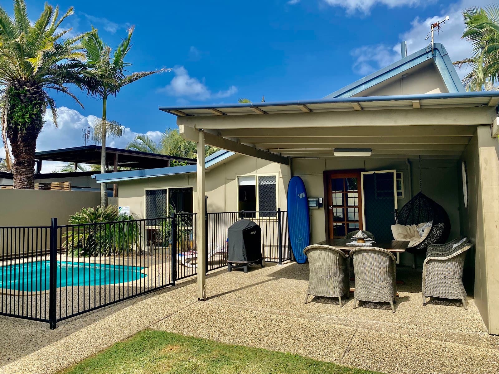 Pet Friendly Holiday Houses - Surf Club House, Holiday Rental, Sunshine Coast — Marcoola, Sunshine Coast