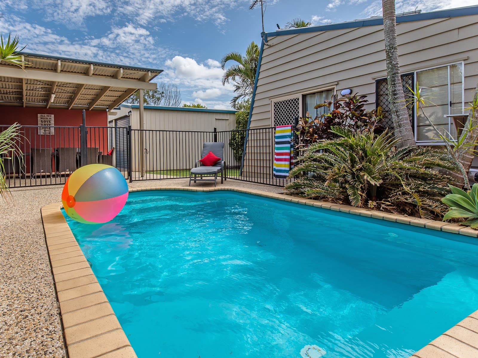 Pet Friendly Holiday Houses - Surf Club House, Holiday Rental, Sunshine Coast — Marcoola, Sunshine Coast