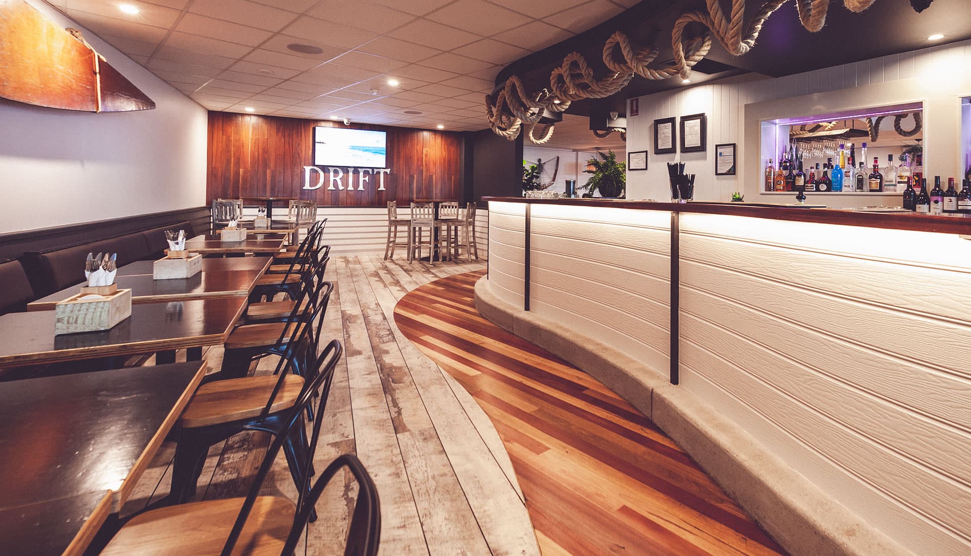 11 Bars with Live Music on the Sunshine Coast