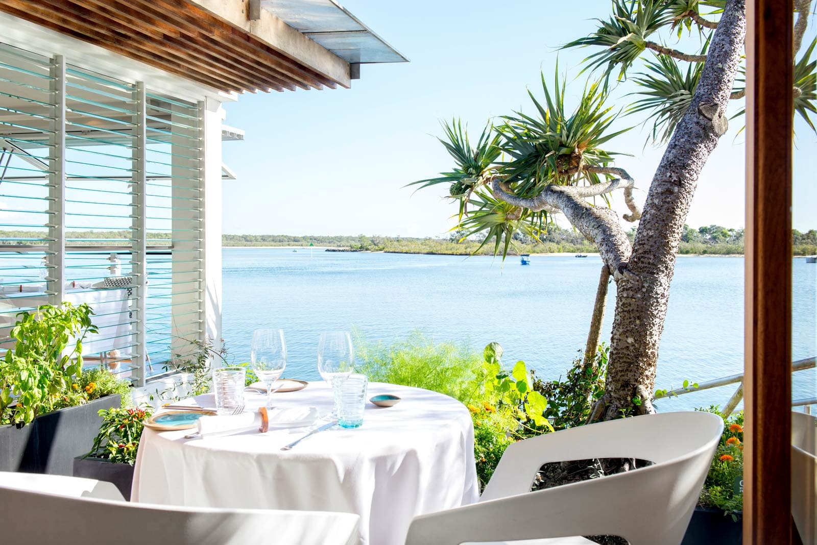 Rickys River Bar & Restaurant